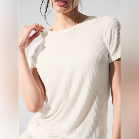 Alo Yoga Ribbed Sea Coast Tee (Ivory) - Picture 3 of 7